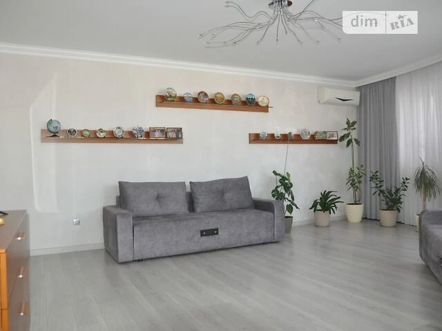 Sale of 3-room apartment 121.8 sq. m. on Akhmatova Anna St. 13G •