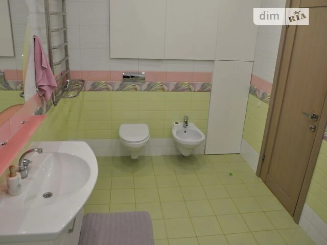 Sale of 3-room apartment 121.8 sq. m. on Akhmatova Anna St. 13G •