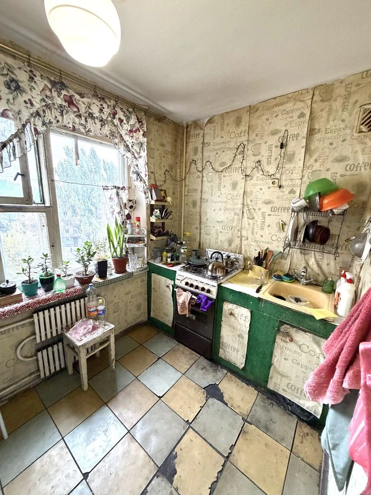 For sale 1 room apartment in Dneprovsky district on Portovaya Street
