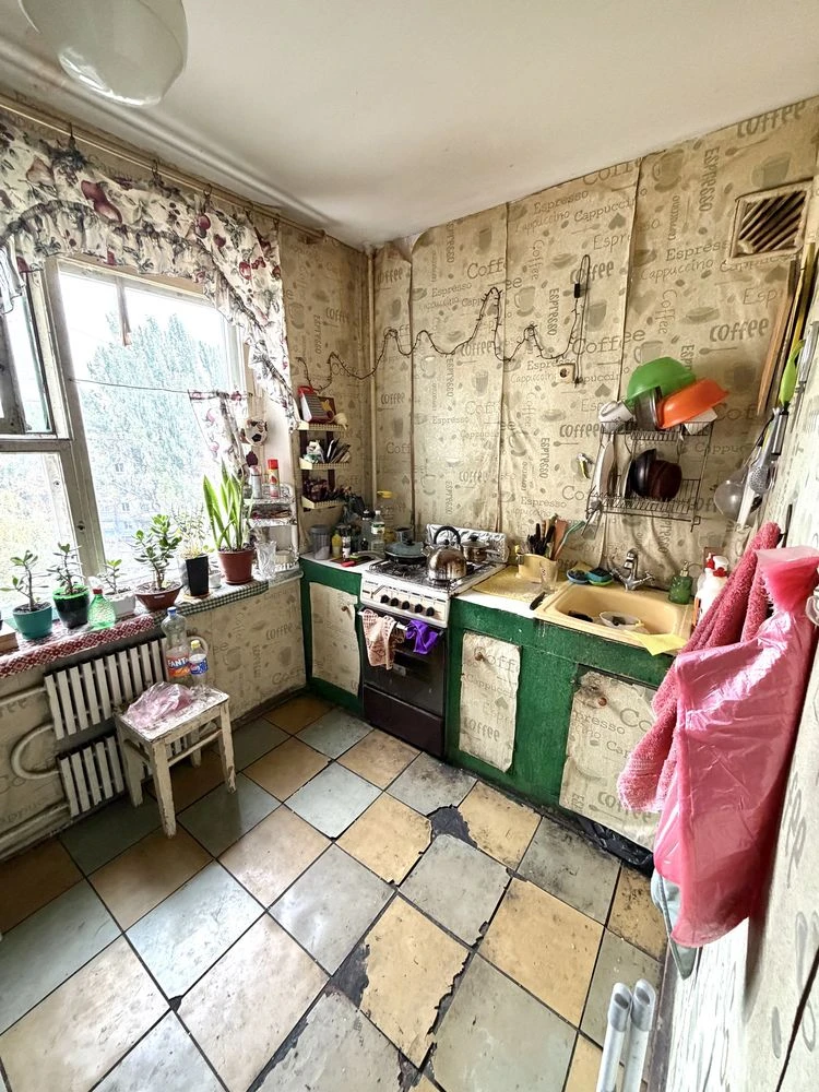 For sale 1 room apartment in Dneprovsky district on Portovaya Street