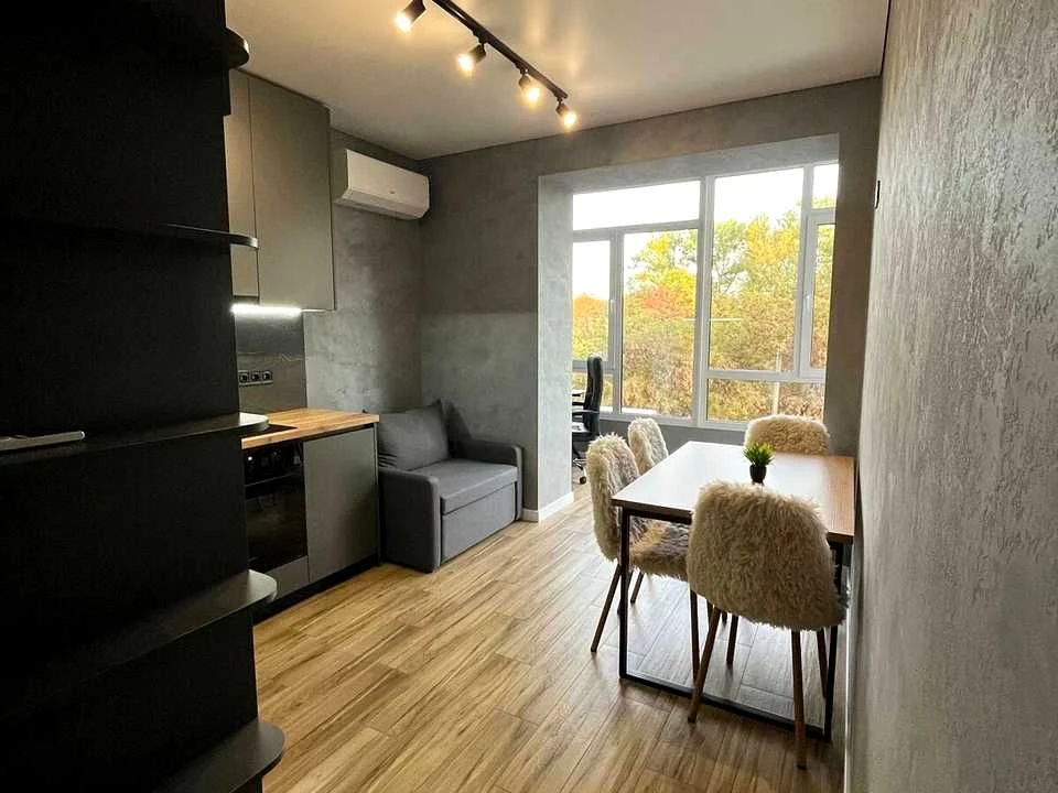 Apartment. Ivano-Frankivsk, Yuliana Zelevych st.