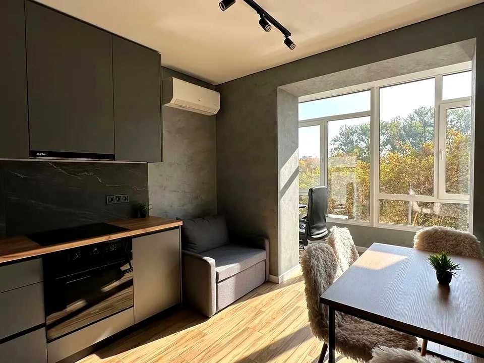 Apartment. Ivano-Frankivsk, Yuliana Zelevych st.