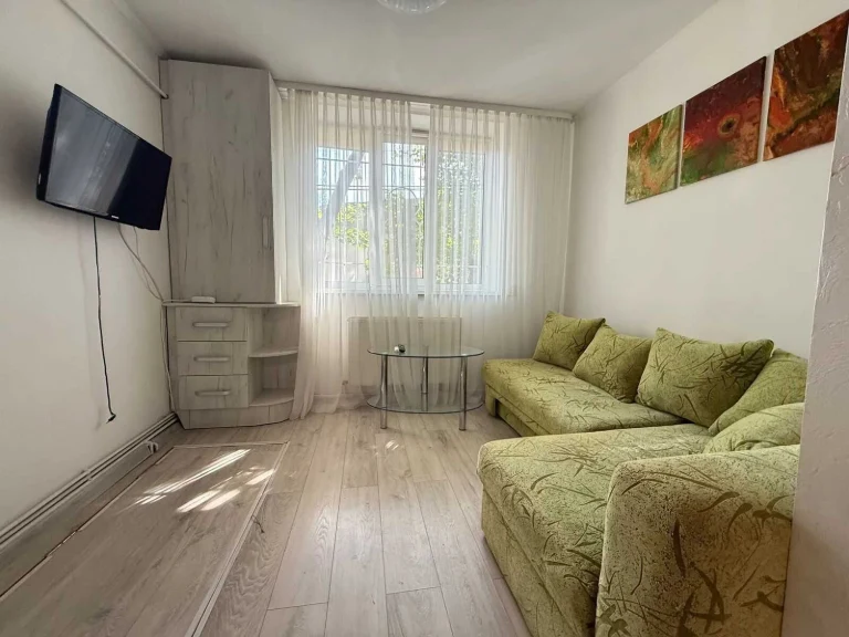 Простора 1-кімнатна квартира 55 м² у цегляному будинку