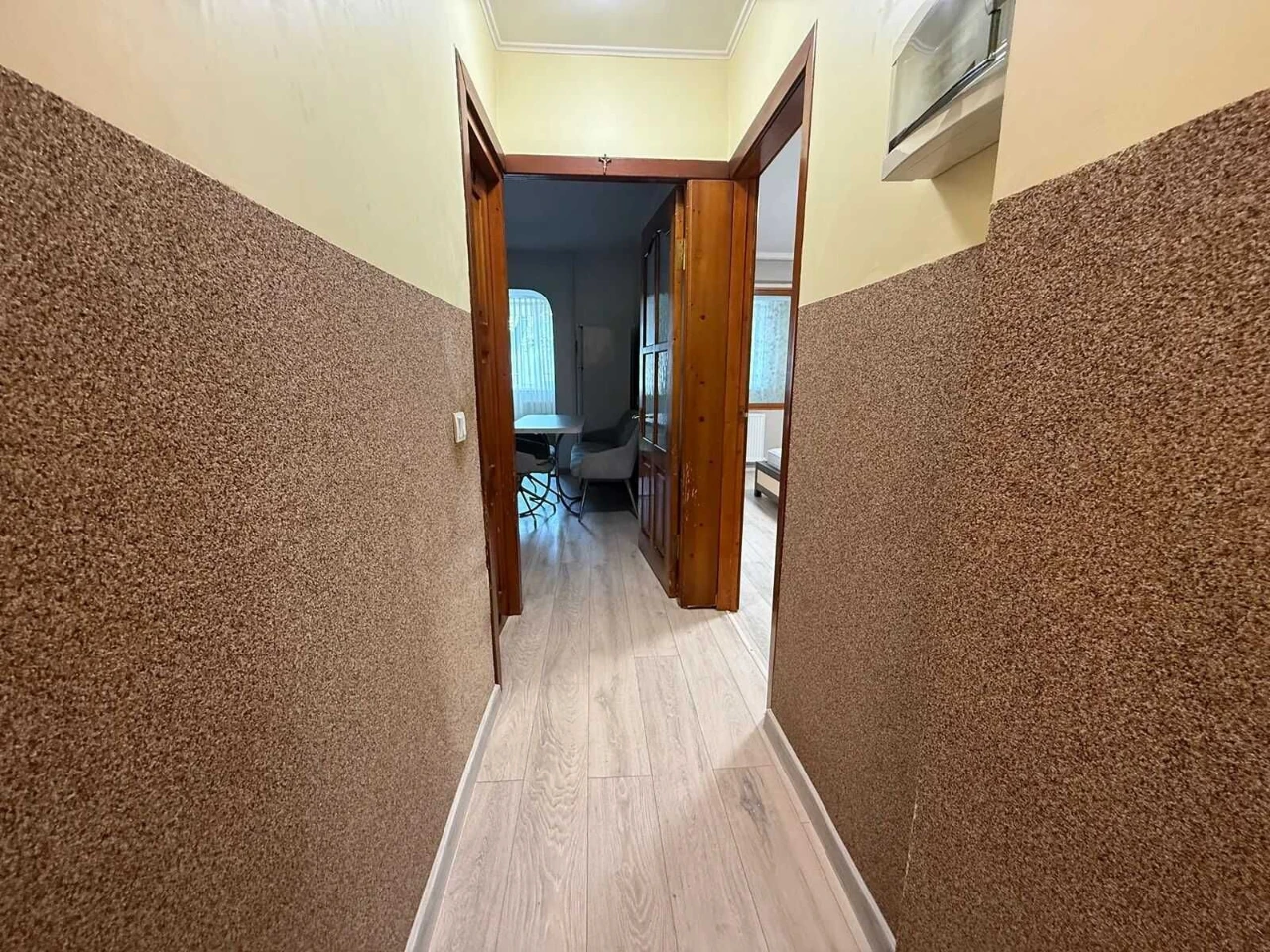 Spacious 1-bedroom apartment 55 m² in a brick building