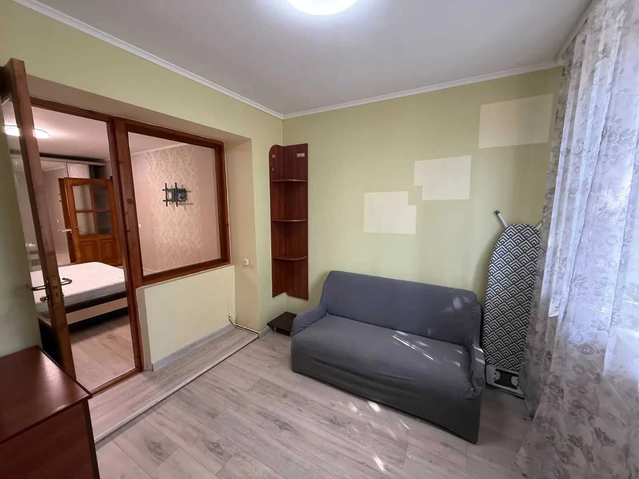 Spacious 1-bedroom apartment 55 m² in a brick building