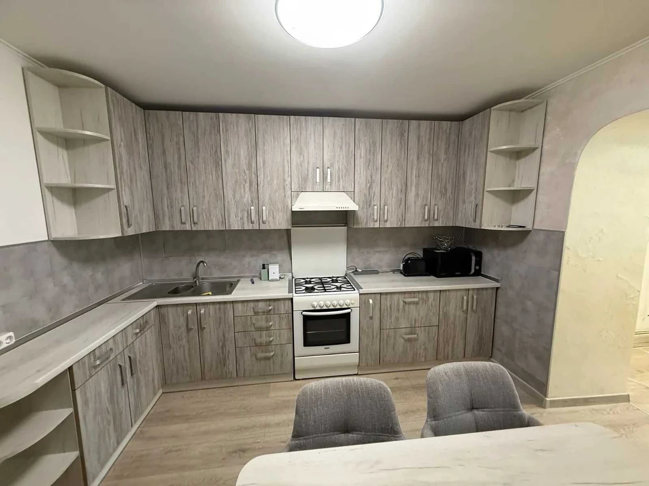 Spacious 1-bedroom apartment 55 m² in a brick building