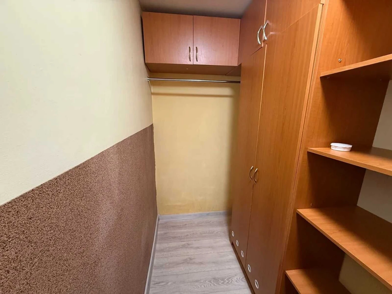 Spacious 1-bedroom apartment 55 m² in a brick building