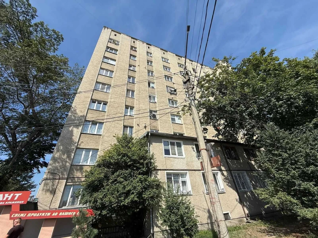 Spacious 1-bedroom apartment 55 m² in a brick building