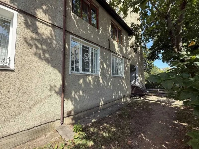 Spacious 1-bedroom apartment 55 m² in a brick building