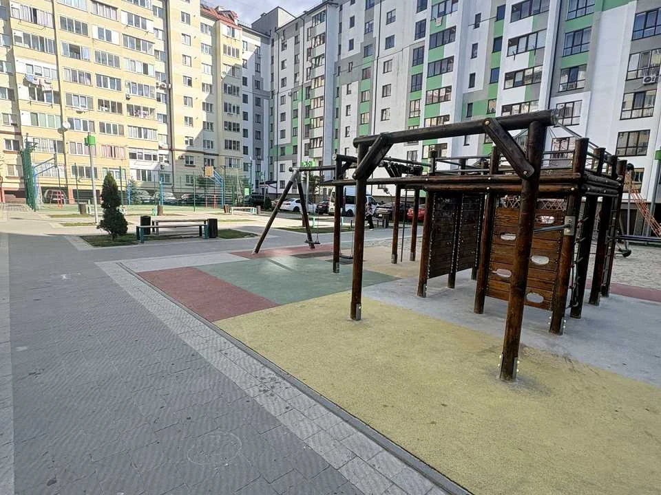 Квартира. Івано-Франківськ, вулиця Василя Стуса