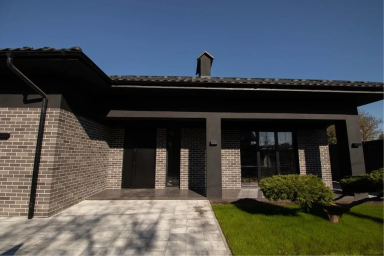 House (detached) from Owners without additional fees!!