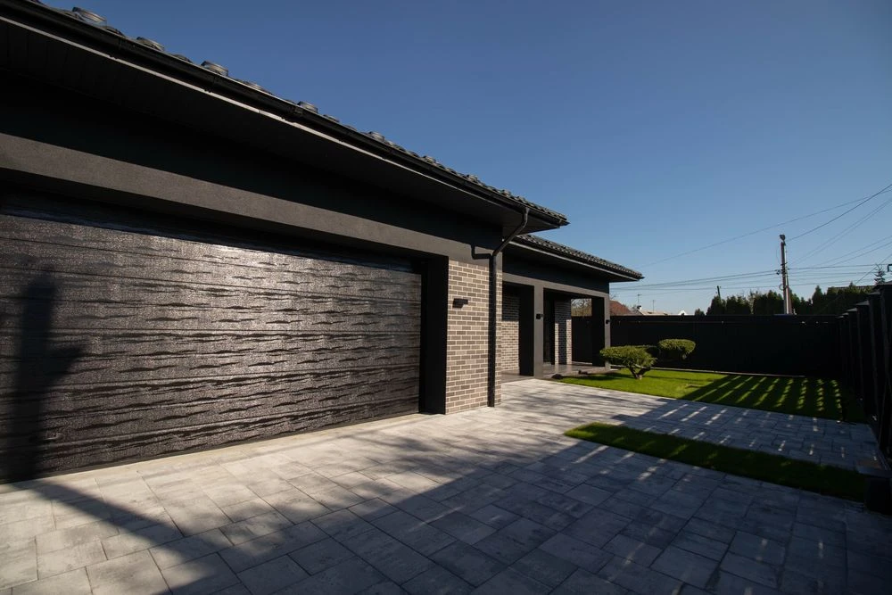 House (detached) from Owners without additional fees!!