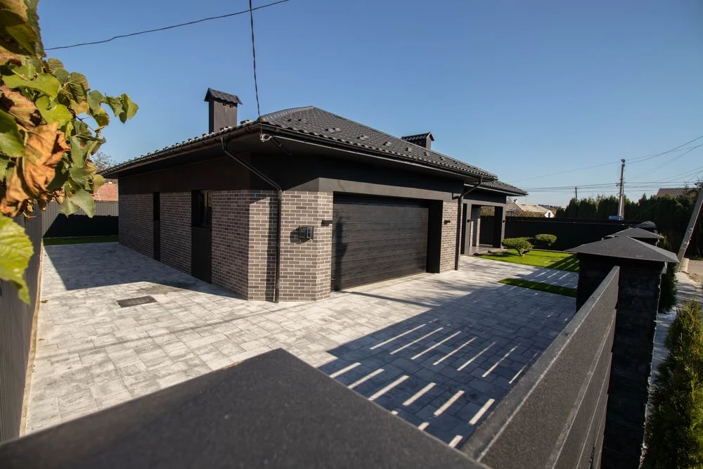 House (detached) from Owners without additional fees!!