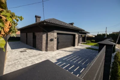 House (detached) from Owners without additional fees!!