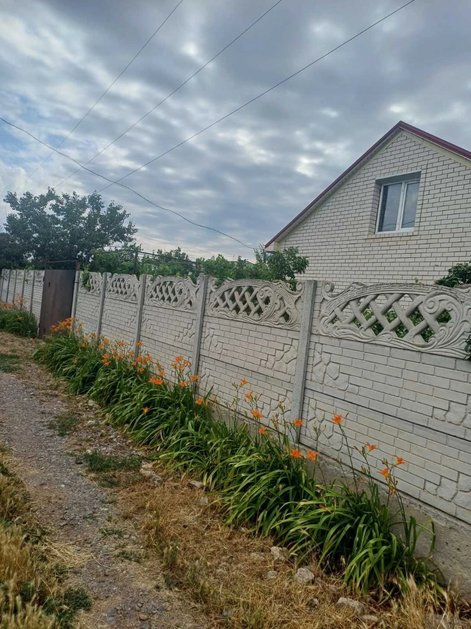 For Sale: Cottage (Residential House) with Address, "Zorka"
