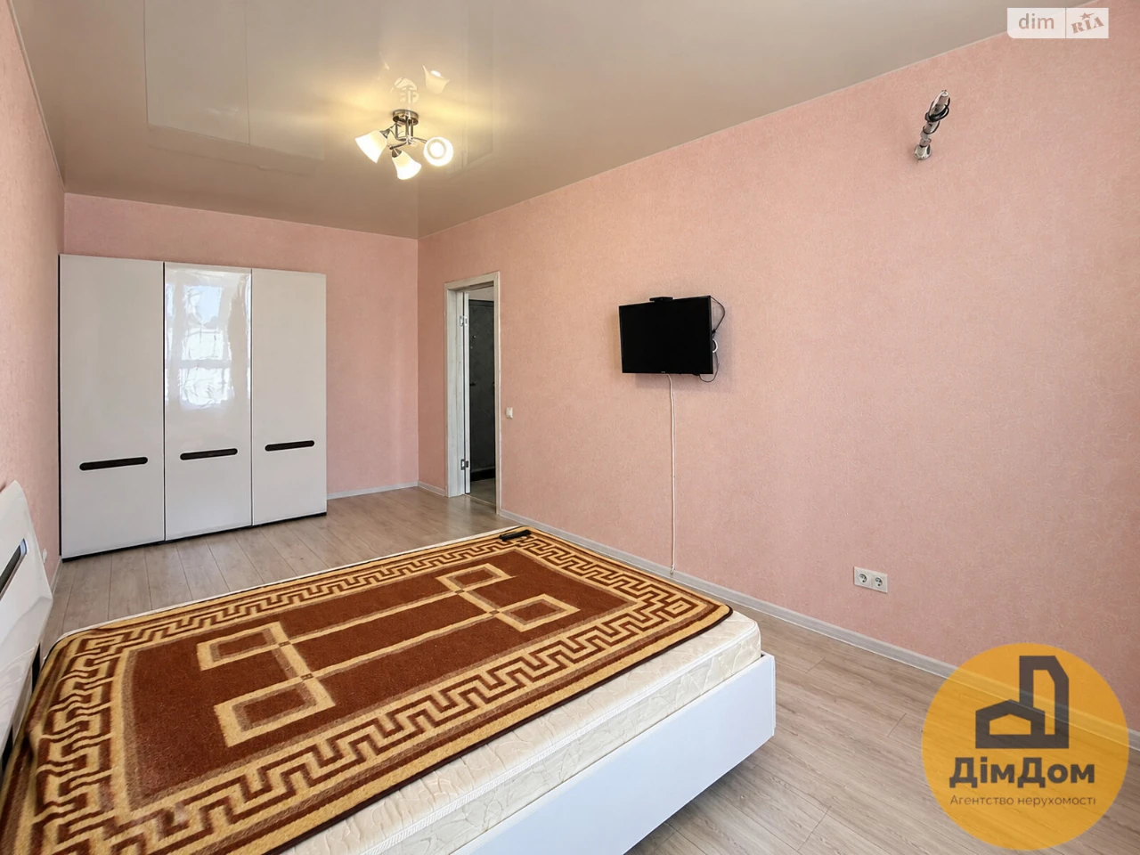 Long-Term Rental Apartment, Pociaky