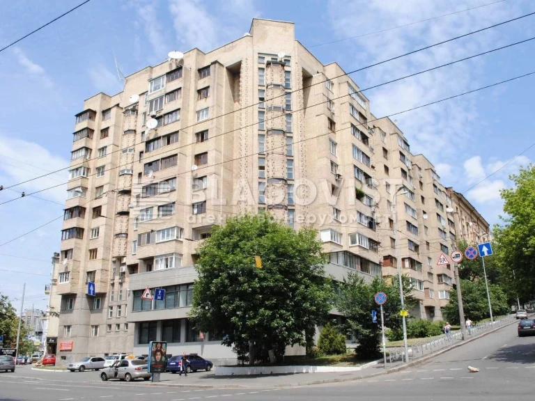 Продажа 3-комнатной квартиры в центре Тарасівки