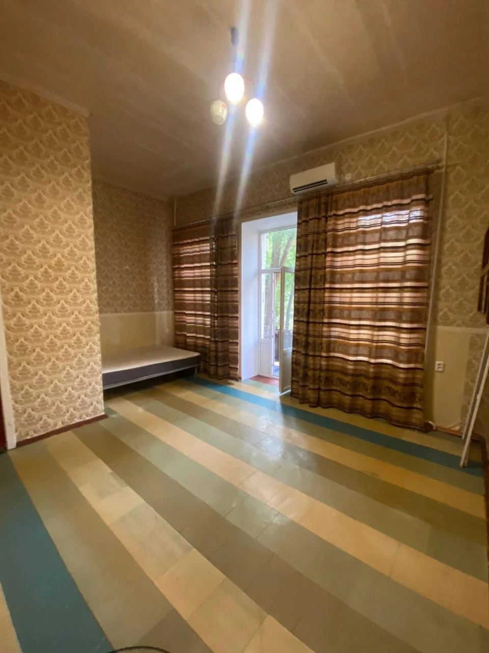 Продам 1 кв Сталинка 2 эт. Староказацька, Комсомольская возл