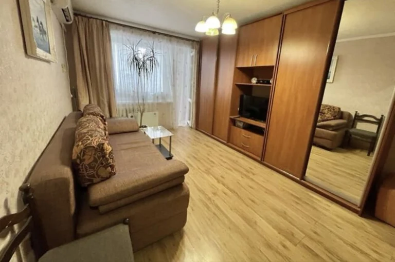 Продам 1-к квартиру низ  пр.  Александра Поля (Кирова)