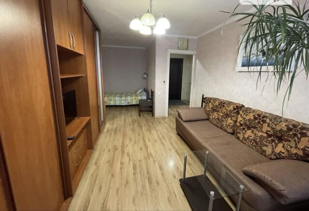 Продам 1-к квартиру низ  пр.  Александра Поля (Кирова)
