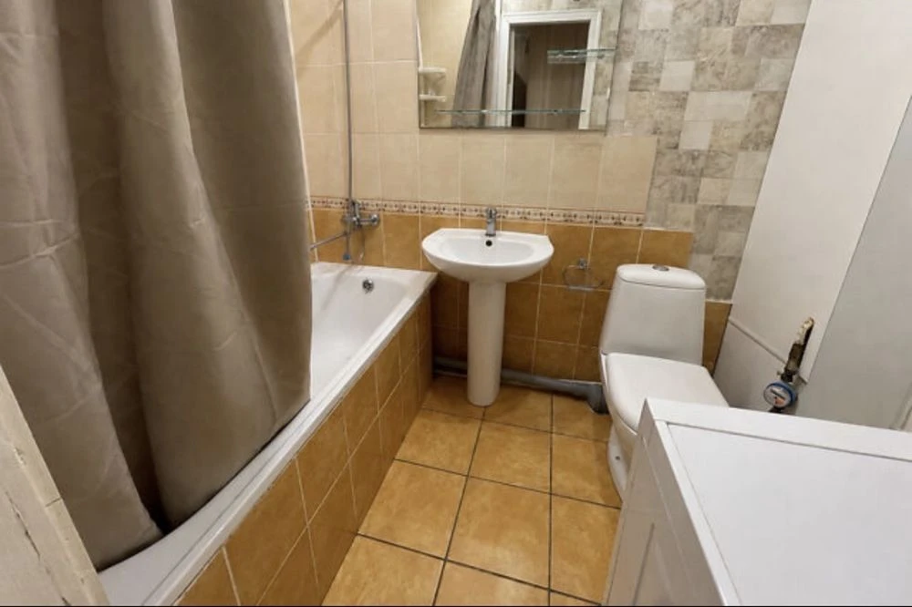 Продам 1-к квартиру низ  пр.  Александра Поля (Кирова)