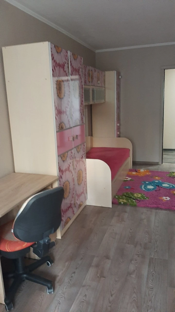 Продам 3х ком.ж/м Коммунар (Покровський) с мебелью