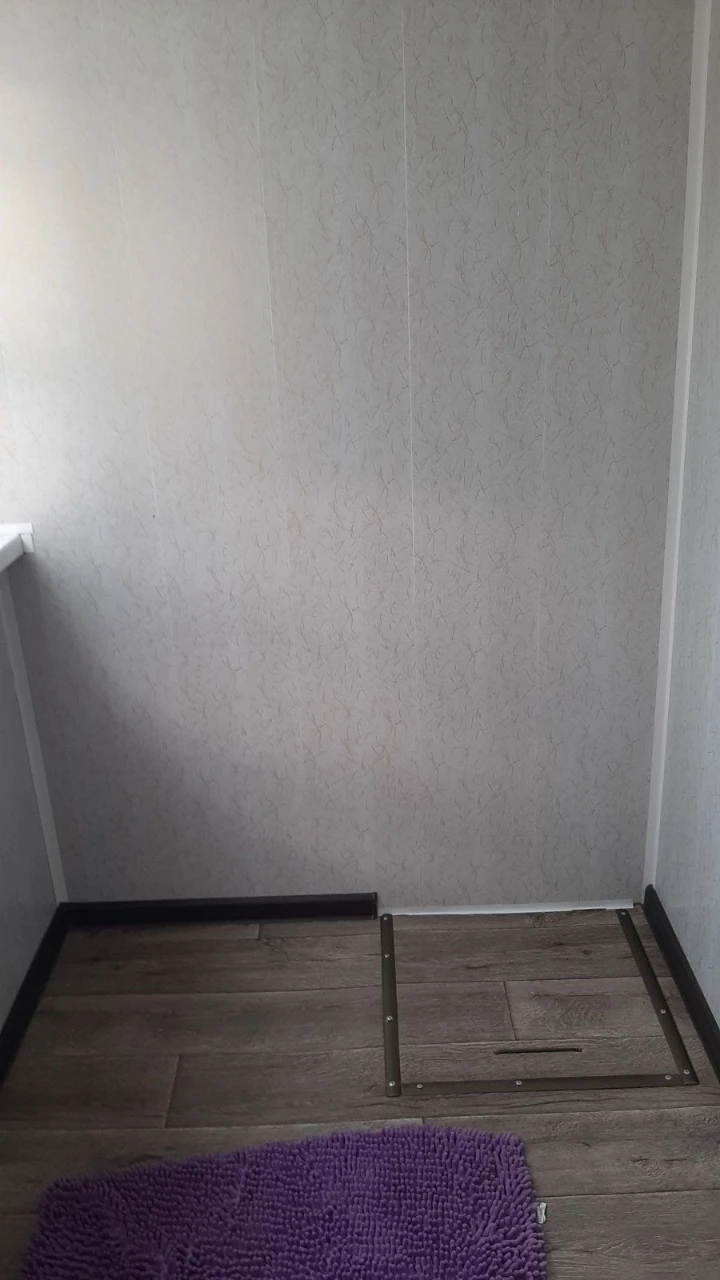 Продам 3х ком.ж/м Коммунар (Покровський) с мебелью