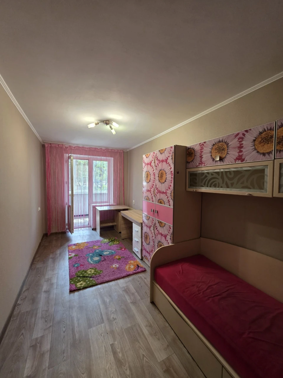 Продам 3х ком.ж/м Коммунар (Покровський) с мебелью
