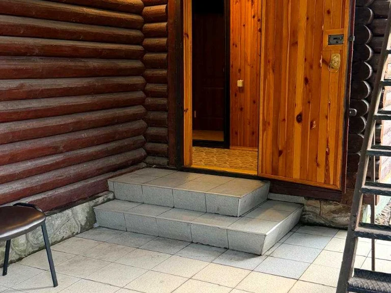Будинок. Київ, Прибережна садова