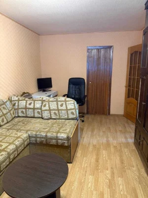 Продам 3-х с ремонтом у парка Шевченко