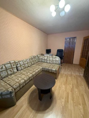 Продам 3-х с ремонтом у парка Шевченко