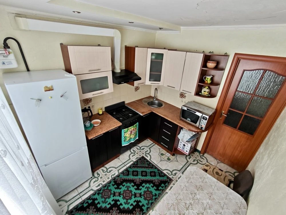 1-room apartment with furniture and appliances