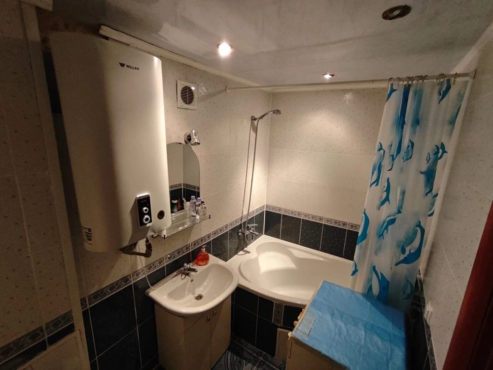 1-room apartment with furniture and appliances