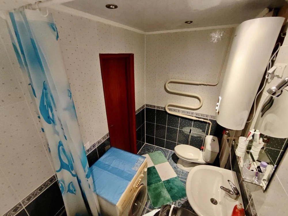 1-room apartment with furniture and appliances