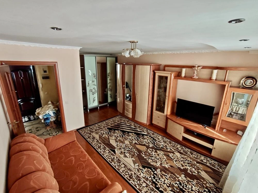 1-room apartment with furniture and appliances