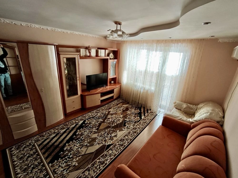 1-room apartment with furniture and appliances