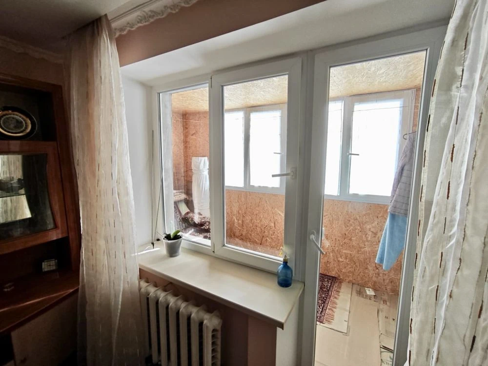 1-room apartment with furniture and appliances
