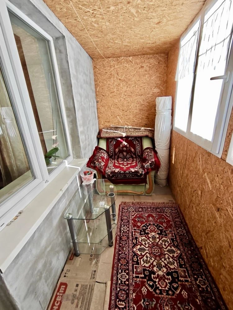 1-room apartment with furniture and appliances