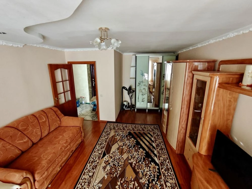 1-room apartment with furniture and appliances