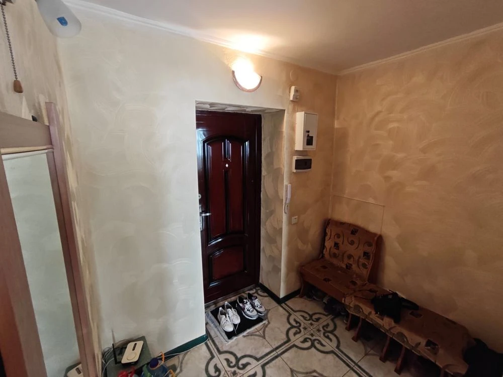 1-room apartment with furniture and appliances