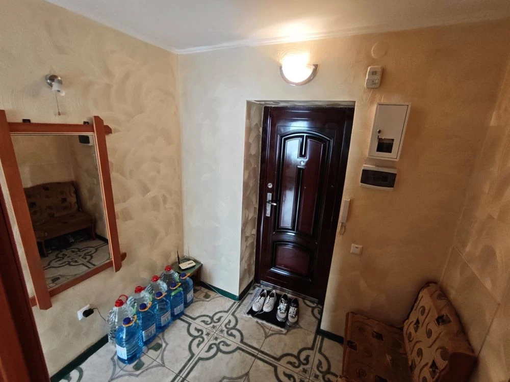 1-room apartment with furniture and appliances