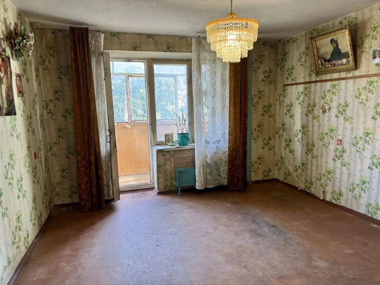 Apartment for Sale: One-Room Apartment in a Brick House in Sherstya