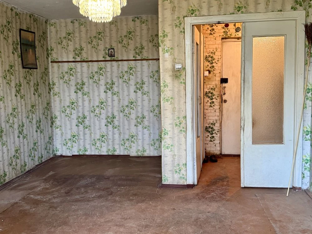 Apartment for Sale: One-Room Apartment in a Brick House in Sherstya