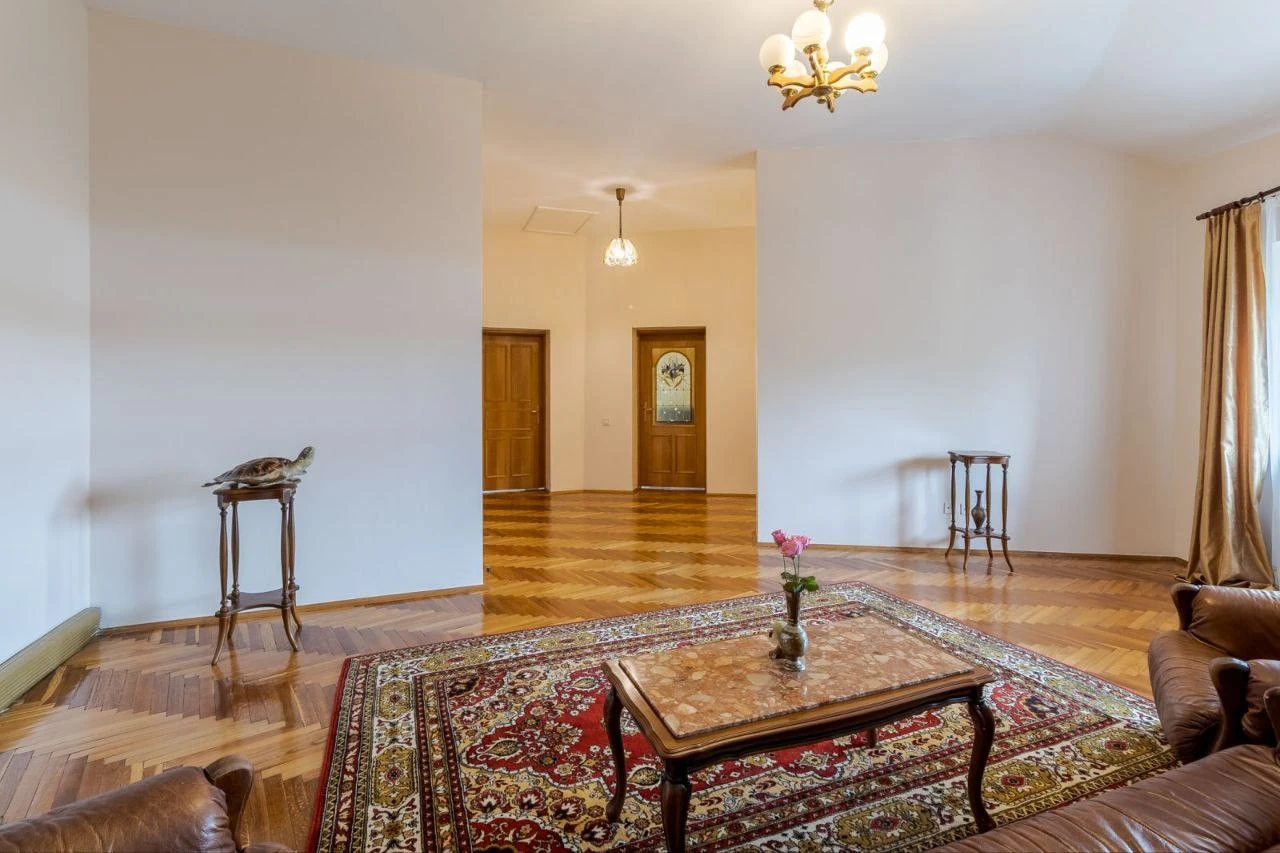 Sale of a 3-room apartment on Sventsickogo Street