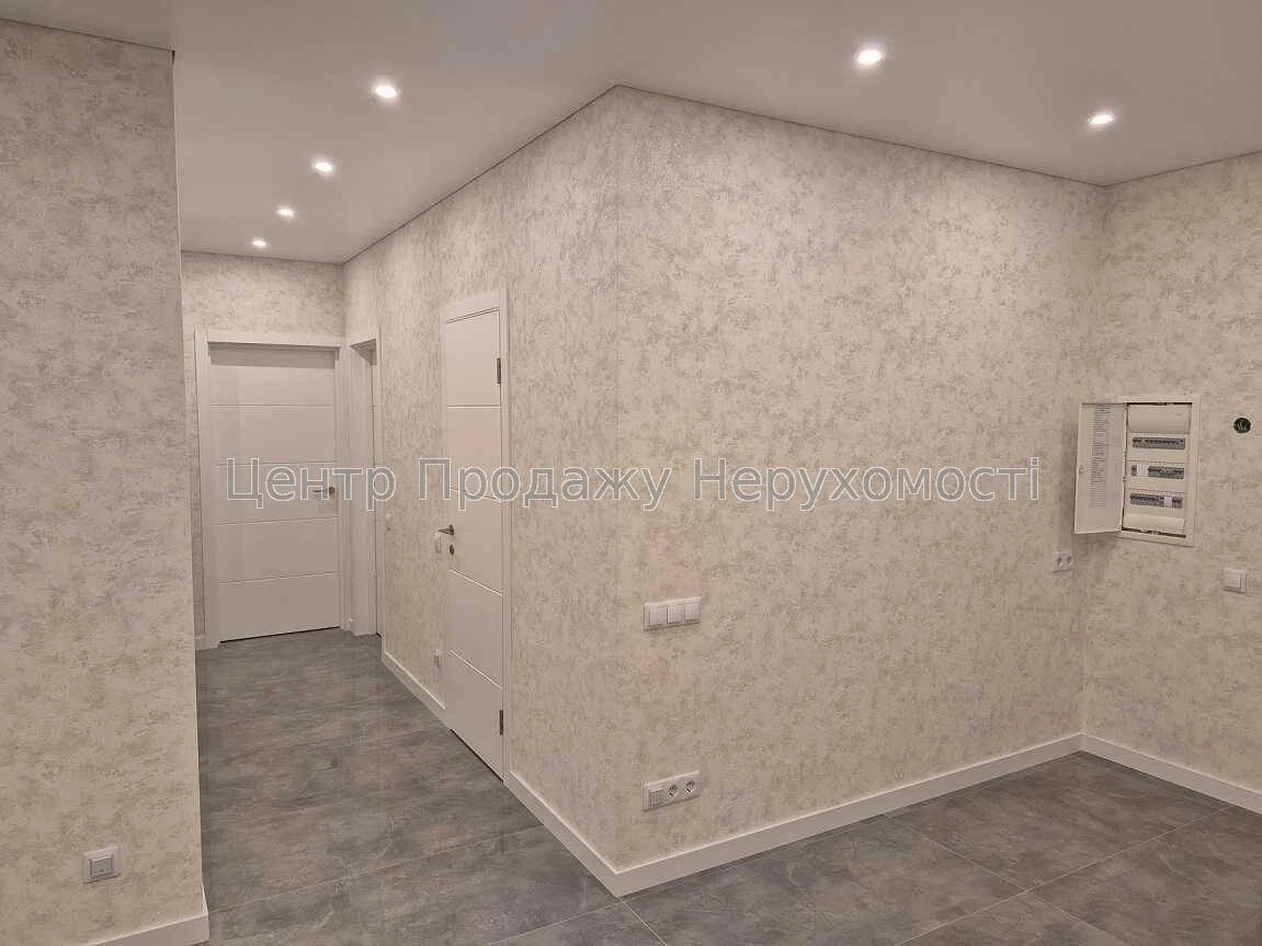 Sale of a 3-bedroom apartment in the Warsawський 3 residential complex, Kyiv