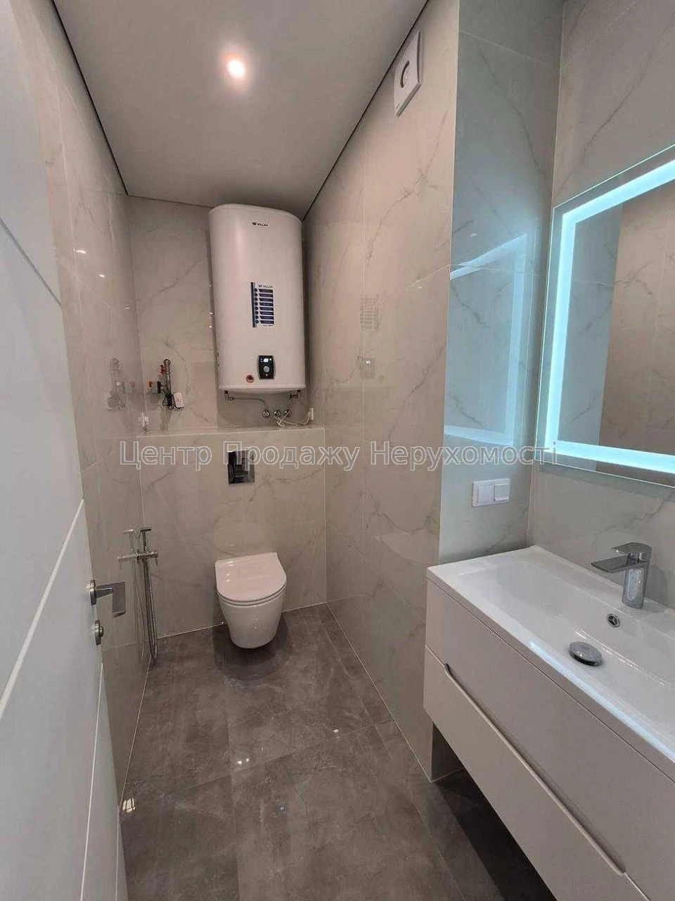 Sale of a 3-bedroom apartment in the Warsawський 3 residential complex, Kyiv