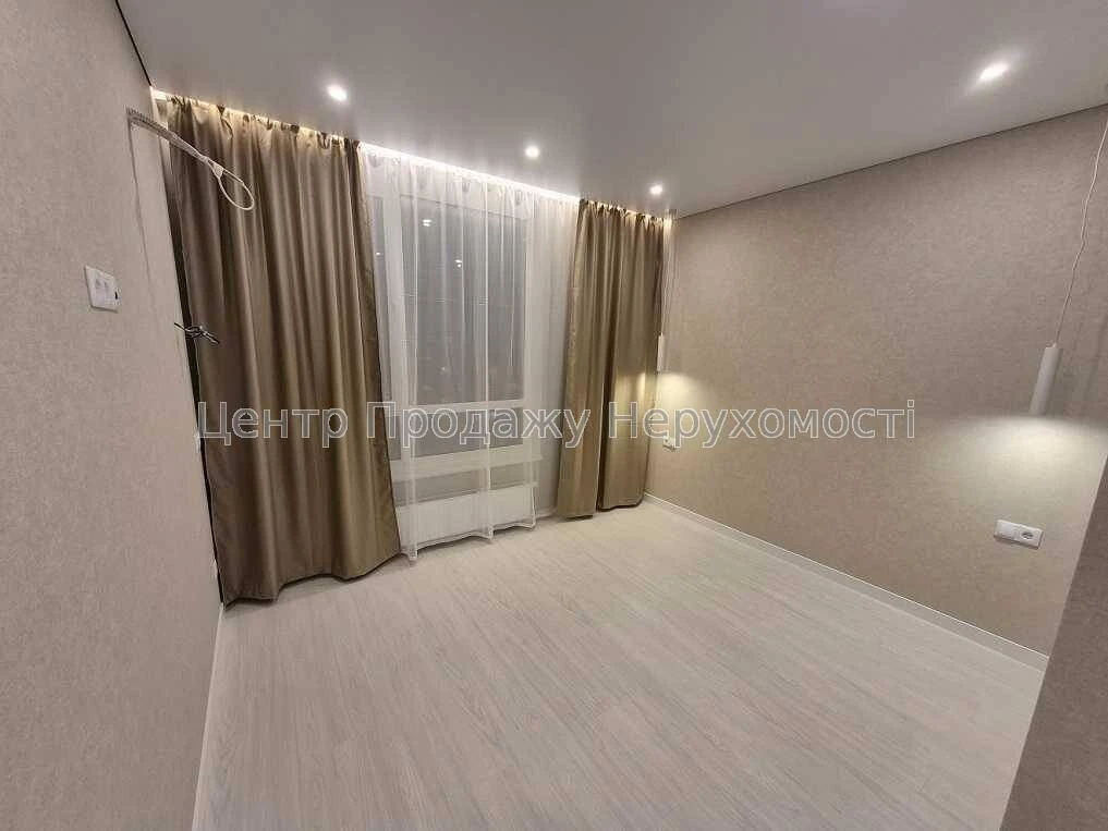 Sale of a 3-bedroom apartment in the Warsawський 3 residential complex, Kyiv