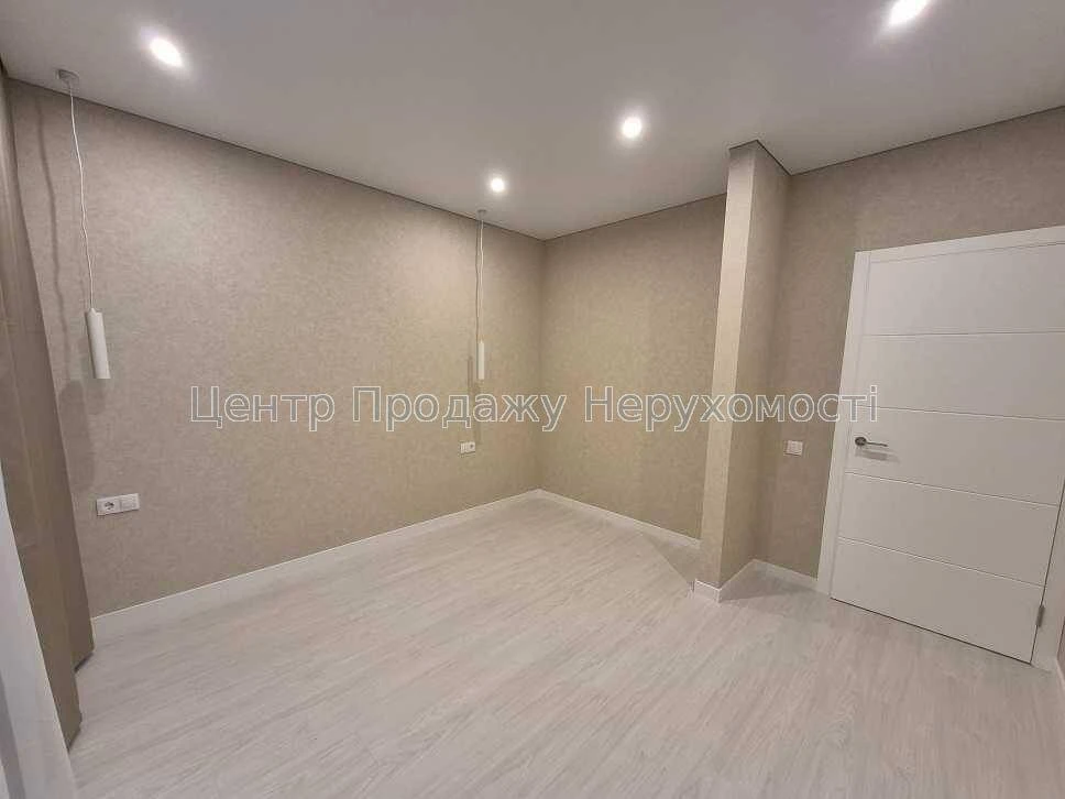 Sale of a 3-bedroom apartment in the Warsawський 3 residential complex, Kyiv