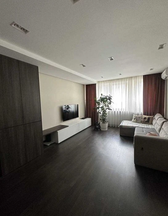 NO COMMISSION% Luxurious 3-room apartment near Poznyaki Os metro station