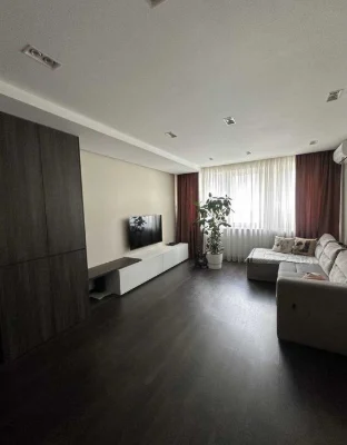 NO COMMISSION% Luxurious 3-room apartment near Poznyaki Os metro station